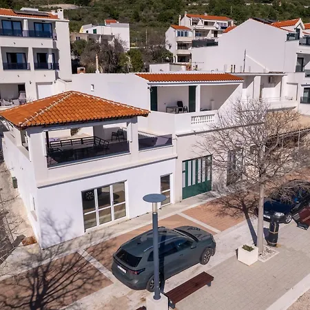 Wind Rose Bura-beachfront Apartamento Igrane
