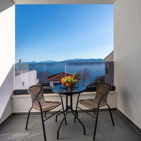 Wind Rose Bura-beachfront Apartamento
