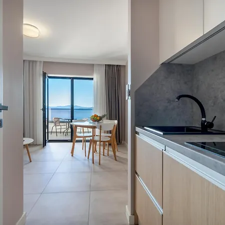 Wind Rose Bura-beachfront Apartamento *