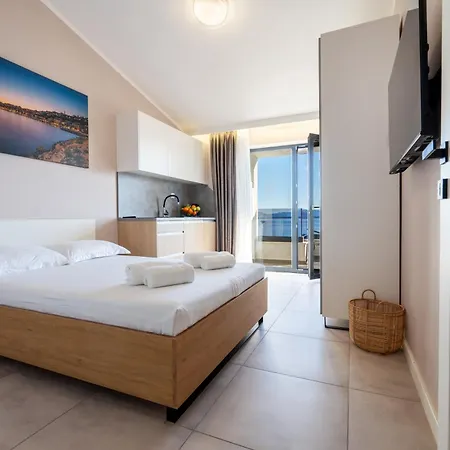Wind Rose Bura-beachfront