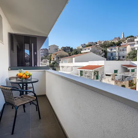 Wind Rose Bura-beachfront Apartamento *