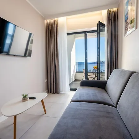 Wind Rose Bura-beachfront *