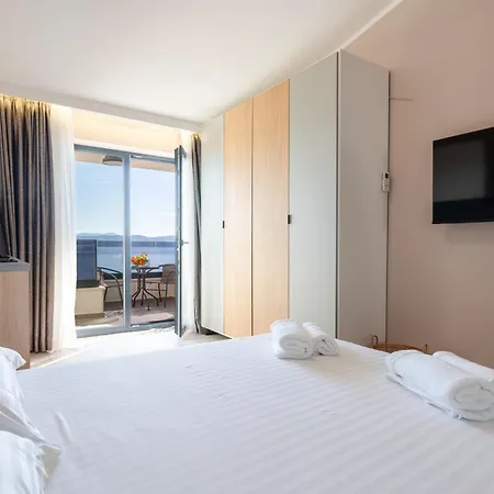 Wind Rose Bura-beachfront Apartamento