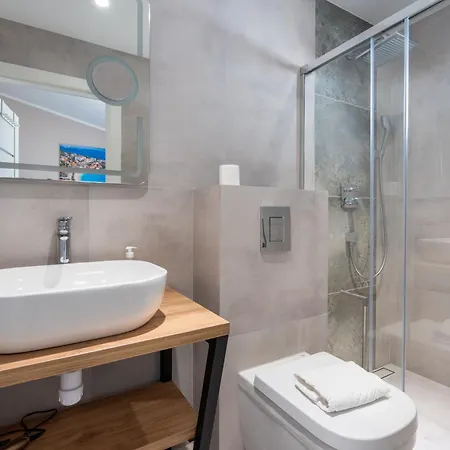 Wind Rose Bura-beachfront Apartamento *