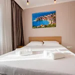 Wind Rose Bura-beachfront Appartement