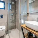 Wind Rose Bura-beachfront Appartement *