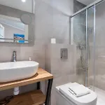 Wind Rose Bura-beachfront Appartement *