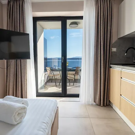 Wind Rose Bura-beachfront *