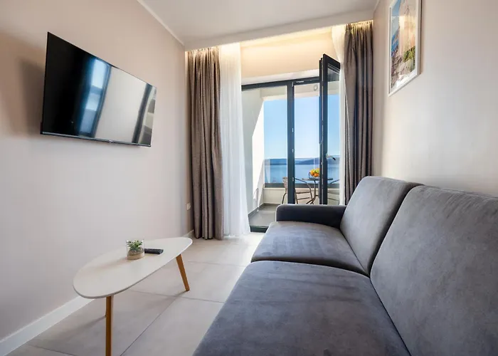 Wind Rose Bura-beachfront *