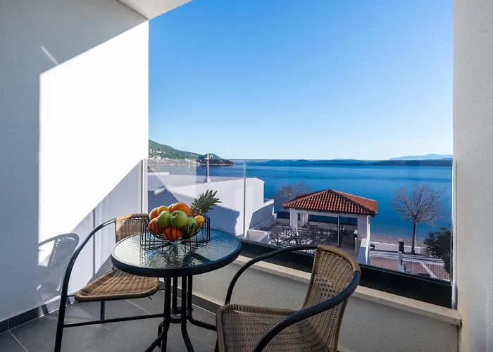 Wind Rose Bura-beachfront