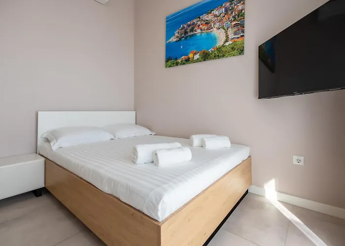 Wind Rose Bura-beachfront *