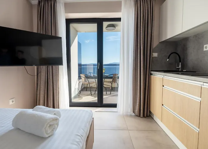 Wind Rose Bura-beachfront *